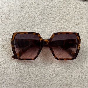 Square Style Women’s Tortoise Shell Sunglasses